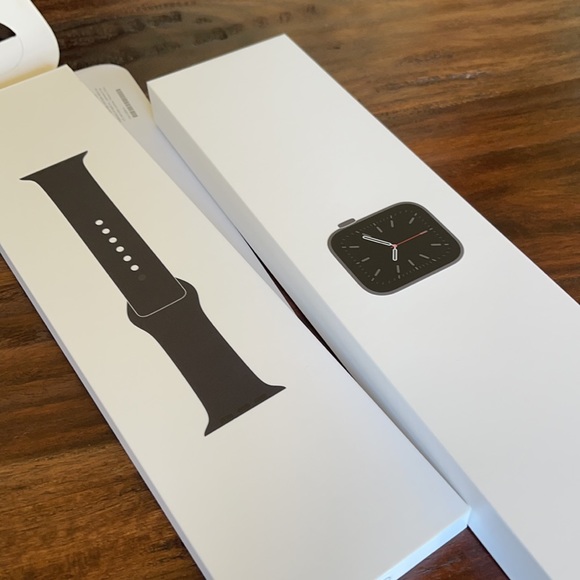 Apple Watch - Picture 3 of 5